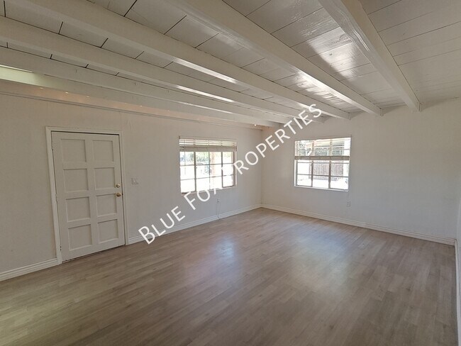 Building Photo - 2233 N Isabel Blvd