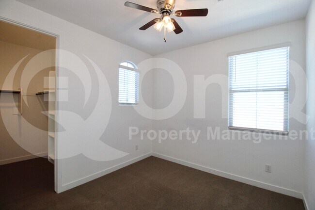 Building Photo - 9117 W Sells Dr