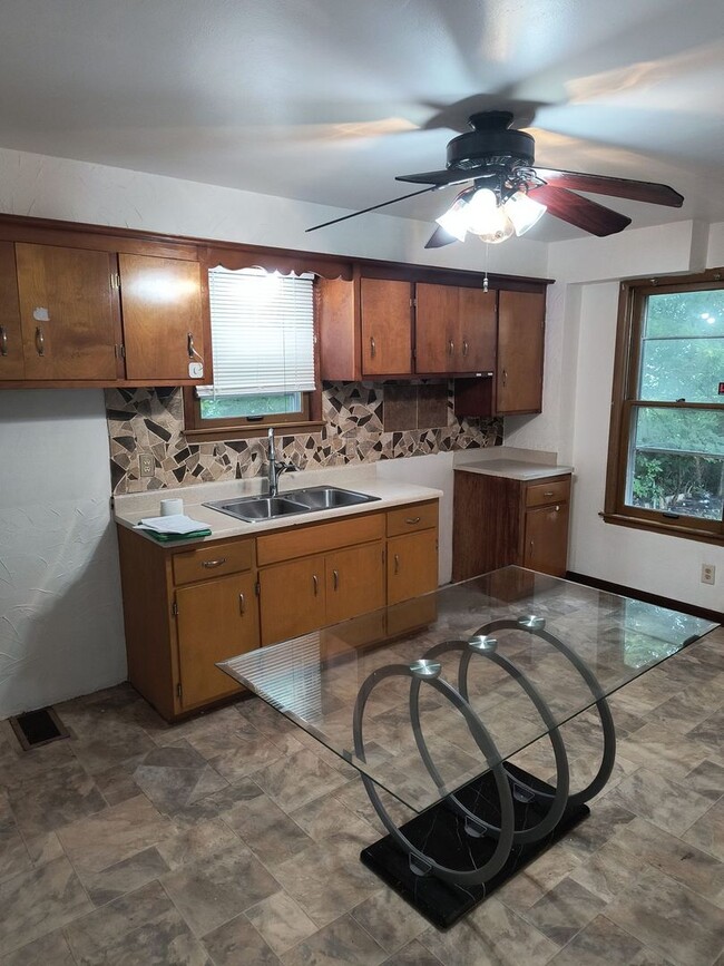 Building Photo - Beautiful 3-bedroom Single Family Home in ...