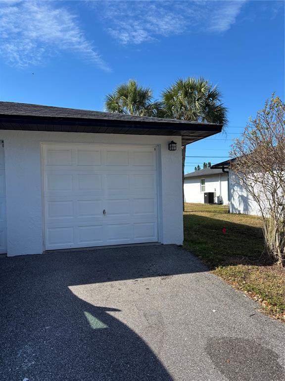 Building Photo - 5815 Erin Ln S