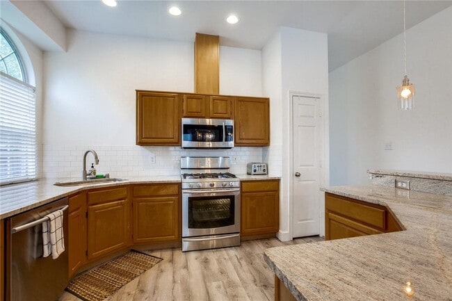 Building Photo - 3306 Ashleaf Dr