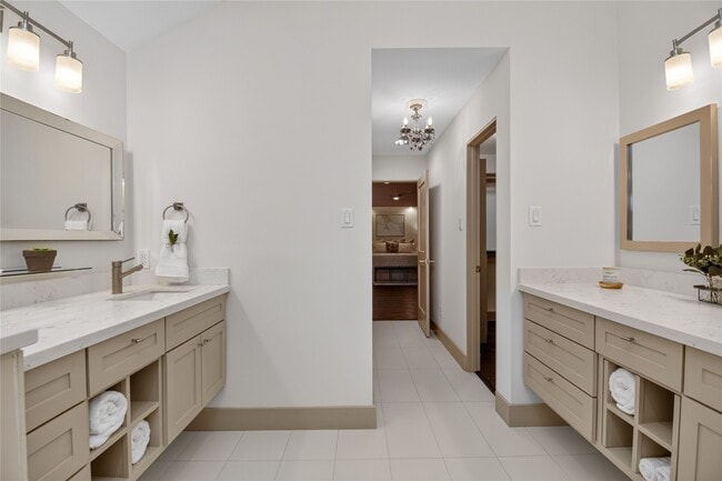 Building Photo - 14603 Carolcrest Dr