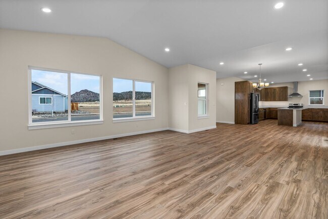 Building Photo - 899 NE Discovery Loop