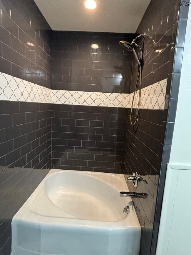 Building Photo - 2627 Bretton Rd