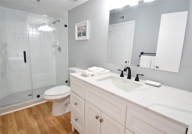 Building Photo - 6021 Bahia Del Mar Cir N
