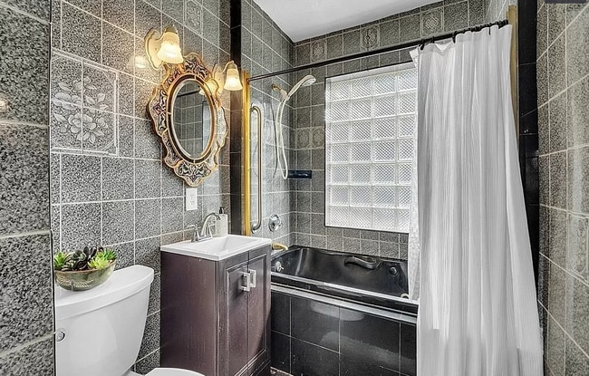 Building Photo - 62 Hamilton St