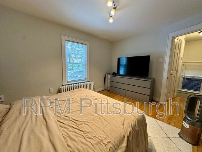 Building Photo - 6526 Rosemoor St