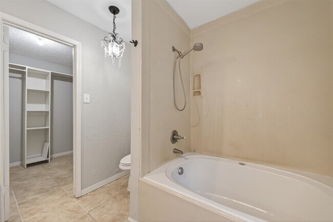 Building Photo - 12811 Ashford Meadow Dr