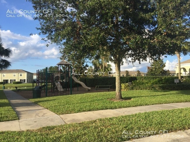 Building Photo - 10660 Savannah Wood Dr