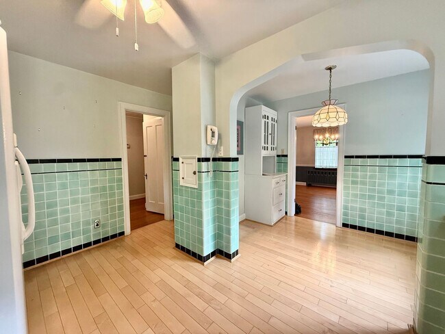 Building Photo - 6491 Ridge Ave