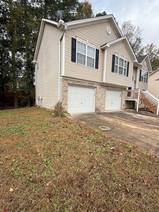 Building Photo - 4 Bedroom 3 Bath Specious Home