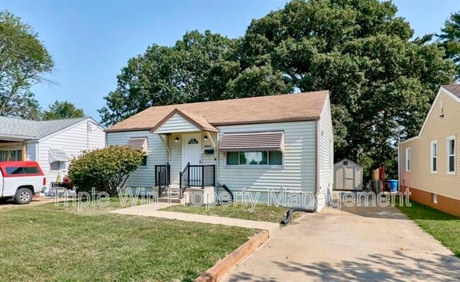 Building Photo - 9823 Meadowview Dr