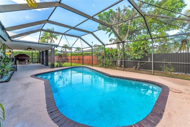 Building Photo - 7621 SW 146th Ave