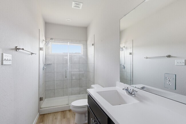 Building Photo - 6444 Wenlock Dr