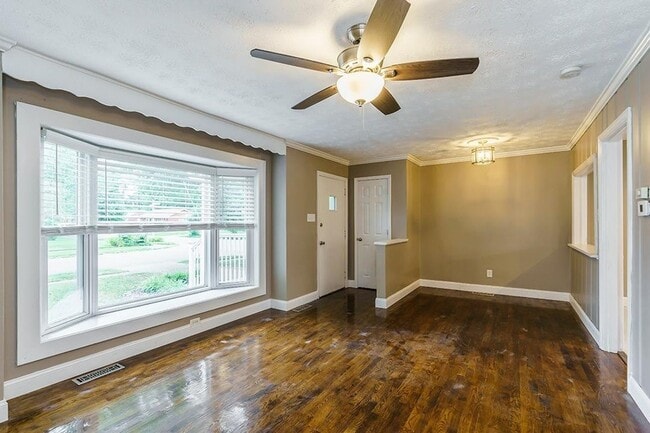 Building Photo - Charming 3 bedroom 2 bath home in Southland neighborhood!