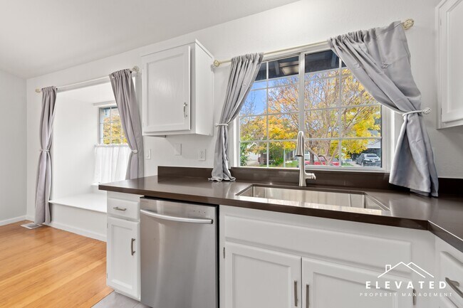 Building Photo - 2529 Buss Dr