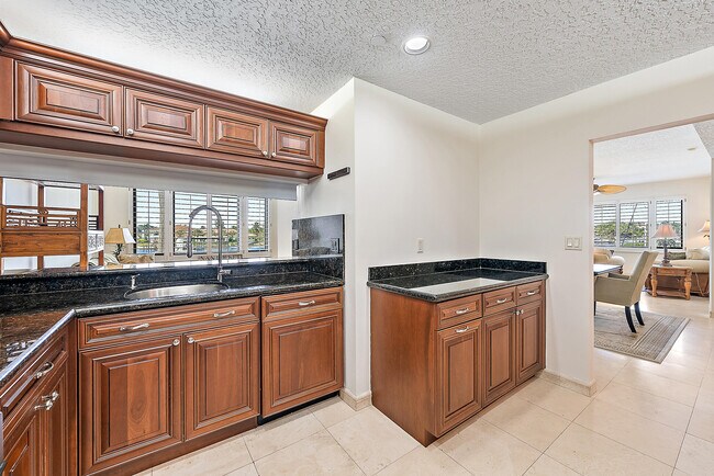 Building Photo - 926 Oak Harbour Dr