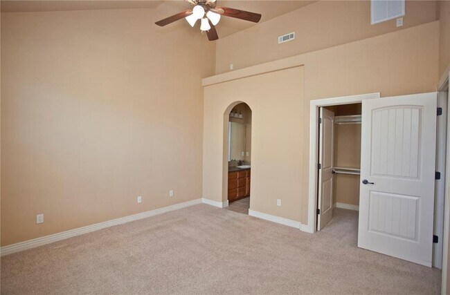 Building Photo - 4902 SW Fieldstone Blvd