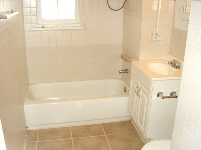 Building Photo - 616 E New Haven Ave