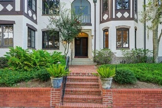 Building Photo - 3319 Pine St