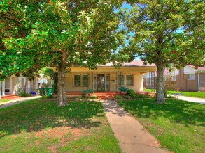 Building Photo - 2005 NW 18th St