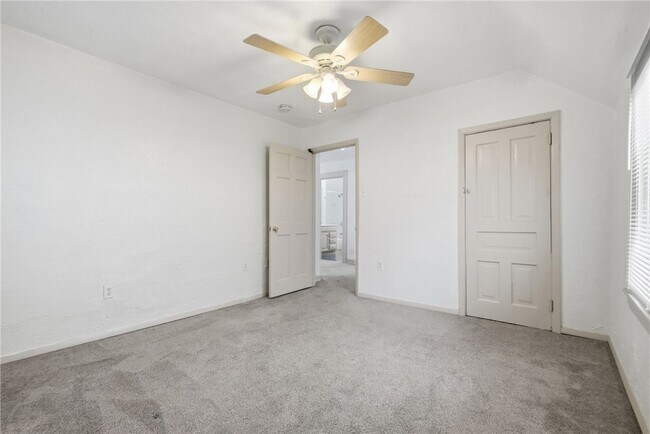 Building Photo - 112 Dewitt St