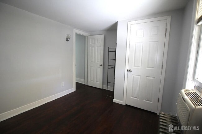 Building Photo - 417 Elmer St