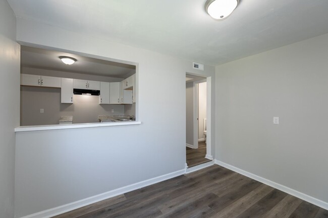 Building Photo - Completely renovated 3 bed 2 full bath hom...