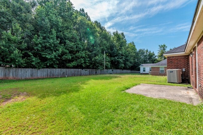 Building Photo - $1,395 - 3 bed/2 bath house for rent, fully renovated!