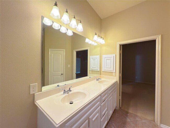 Building Photo - 11007 Witherspoon Dr