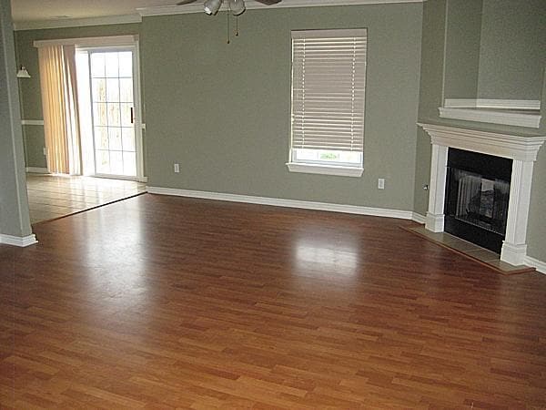 Building Photo - 824 Oakwood Ct