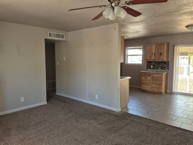 Building Photo - Beautiful 3 bedroom 2 bathroom home