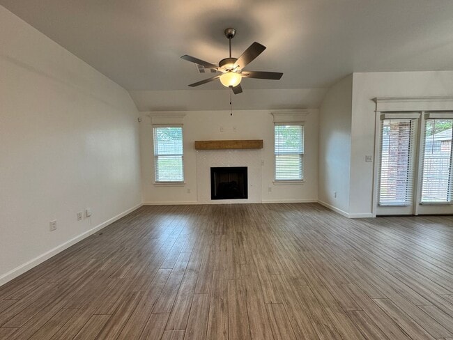 Building Photo - Beautiful 3 Bedroom Home in Azalea Farms in Noble