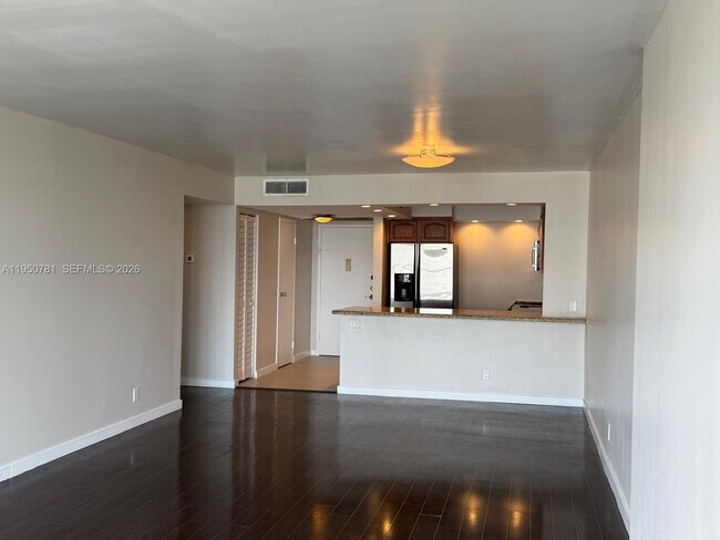 Building Photo - 1000 Parkview Dr