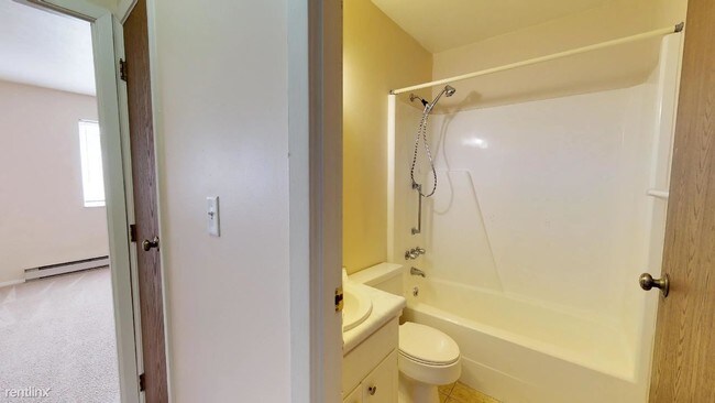 Building Photo - 943 N Dorset Rd