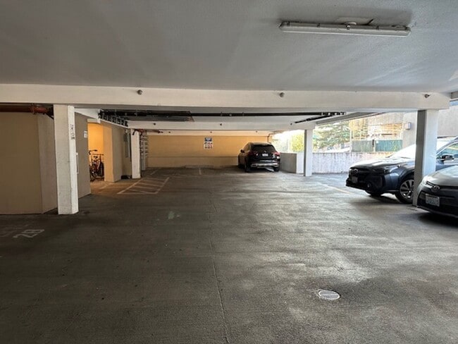 Building Photo - Top-Floor Condo with Office/Den + Private ...