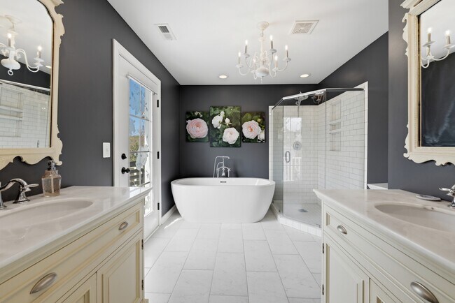 Building Photo - 115 Reliance Woods Dr