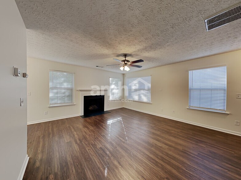 Building Photo - 114 Nacoochee Way