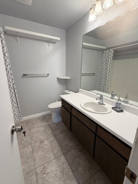 Building Photo - 576 N Bellflower Blvd