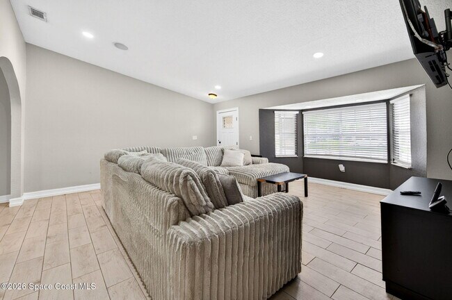 Building Photo - 377 Emerson Dr NW