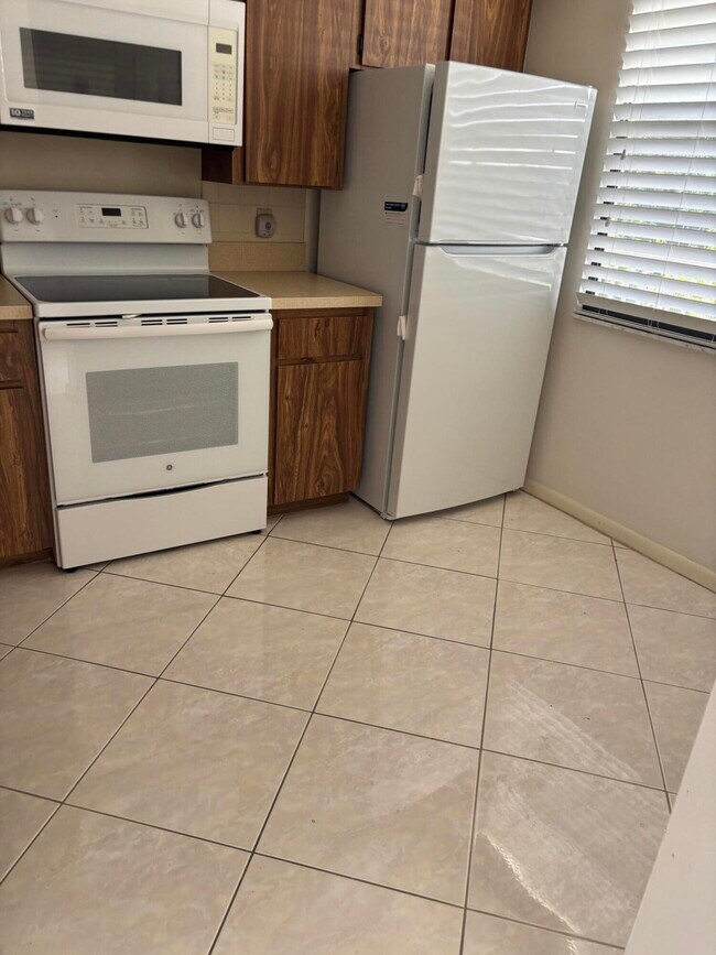 Building Photo - 6121 Balboa Cir
