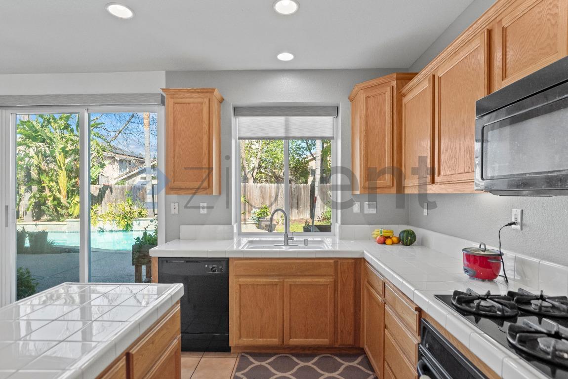 Building Photo - 2433 Pearlite Way