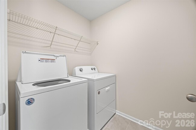 Building Photo - 1018 Chicory Trce