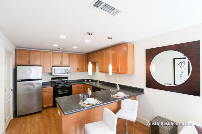 Building Photo - Buckingham Square Apartments