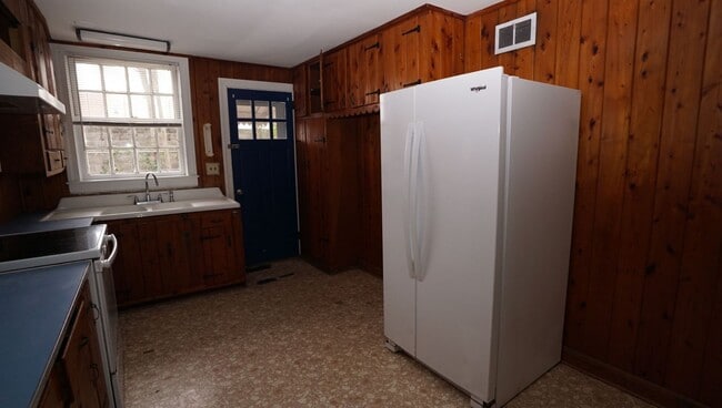 Building Photo - 14 Tallman St