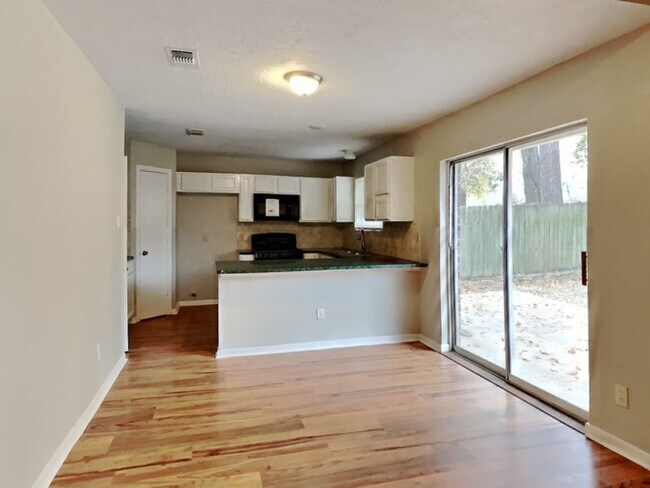 Building Photo - 2419 Sherwood Hollow Ln