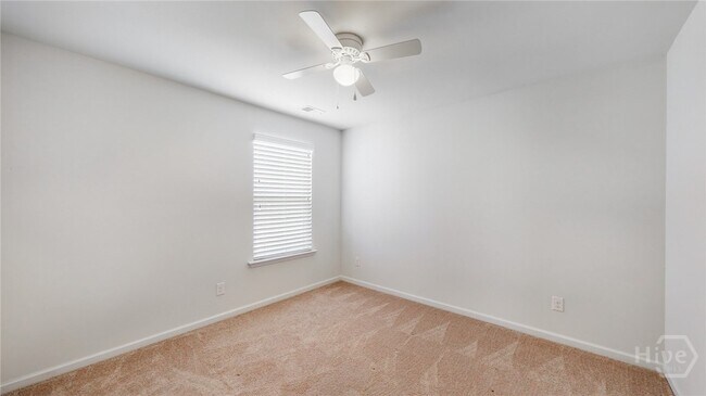 Building Photo - 652 Hogan Dr