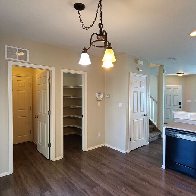 Building Photo - 6316 Riverdale Dr