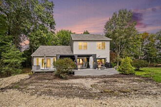 Building Photo - 1736 Parker Dr