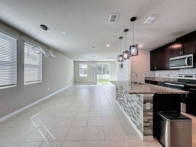 Building Photo - Wonderful like new and pet friendly home in Winter Haven